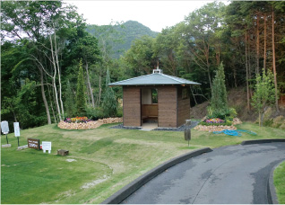 ゴルフ場の避雷建物